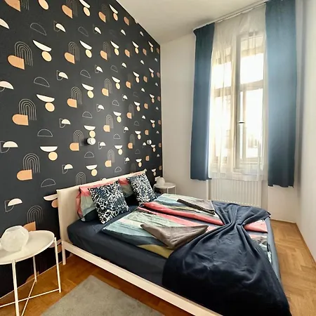 Gozsdu I Freeparking Apartmán *